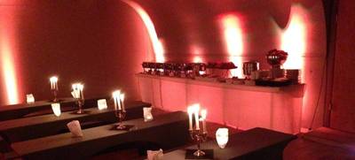 Foto von Weihnachtsparty zwischen DJ und Gänsebraten