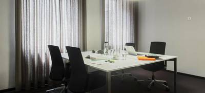 Foto von MEET/N/WORK Frankfurt GmbH - Roundtable