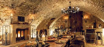 Foto von Wein-Tasting im historischen Gewölbekeller