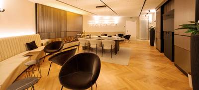 Foto von SATELLITE Office Villa Sander Kaminlounge „Stradivari“