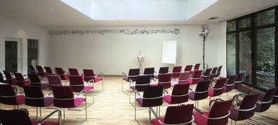 Foto von Meeet Mitte Pavillon - Großer Schulungsraum, Konferenzraum und Workshopfläche mit Klasse