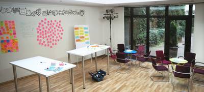 Foto von Meeet Mitte Pavillon - Großer Schulungsraum, Konferenzraum und Workshopfläche mit Klasse