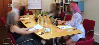 Foto von Meeet Mitte Study - Unser gediegenster Beratungsraum - Raum für vertrauliche Gespräche