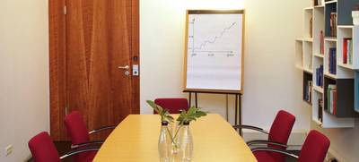 Foto von Meeet Mitte Study - Unser gediegenster Beratungsraum - Raum für vertrauliche Gespräche