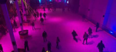 Foto von Indoor - Eisbahn