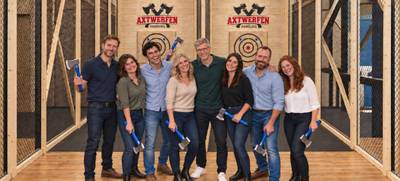Foto von Axtwerfen als Firmenevent