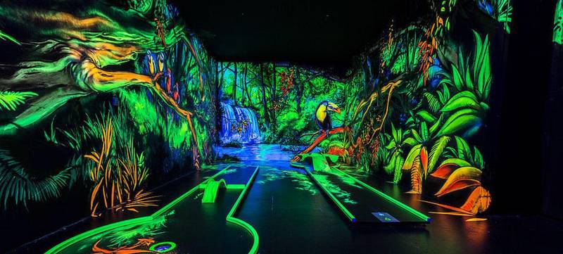 Foto 2 von 4D Schwarzlicht Minigolf in der GlowZone Düsseldorf