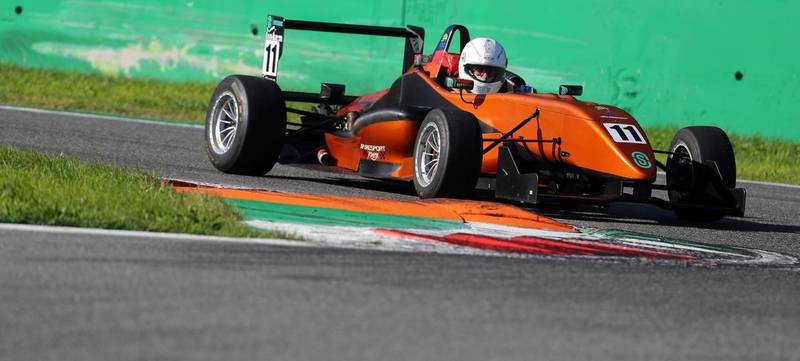 Foto 3 von Supersportwagen fahren auf der Monza-Strecke