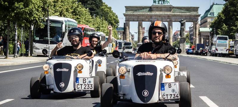 Foto 1 von Berlin Sightseeing Tour im Mini Hotrod