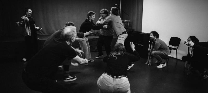 Foto 6 von HOW TO SURVIVE ON STAGE
