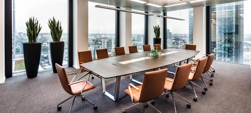 Foto von Ihr Meeting mit einer spektakulären Aussicht über Frankfurt 